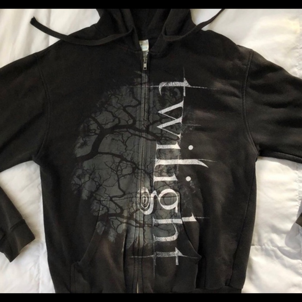 !!ISO!! TWILIGHT SAGA HOODIEE!!!